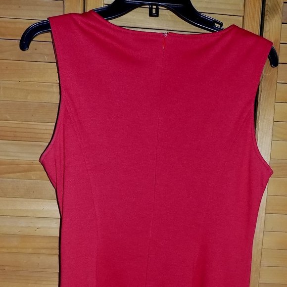 Sandra Darren SZ 10 Christmas Red Scuba Fitted Detailed Sleeveless Knit Dress - Picture 2 of 12